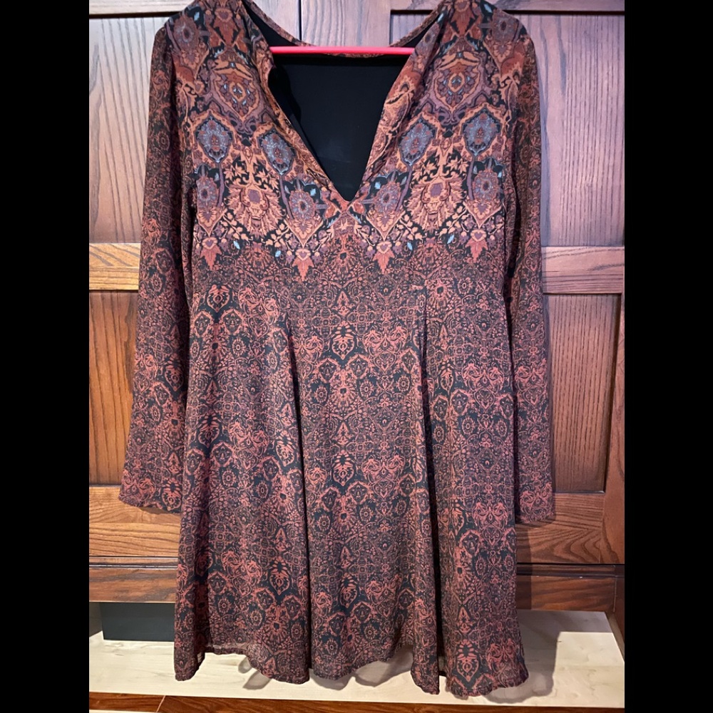 Ecote Long-Sleeved Dress